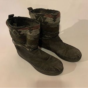 TOMS Nepal Above Ankle Boot, Women's Size 9, Aztec Design, Faux Fur Lined